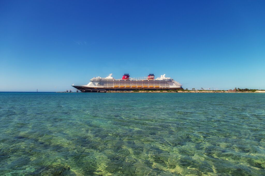 cruise ship the bahamas image